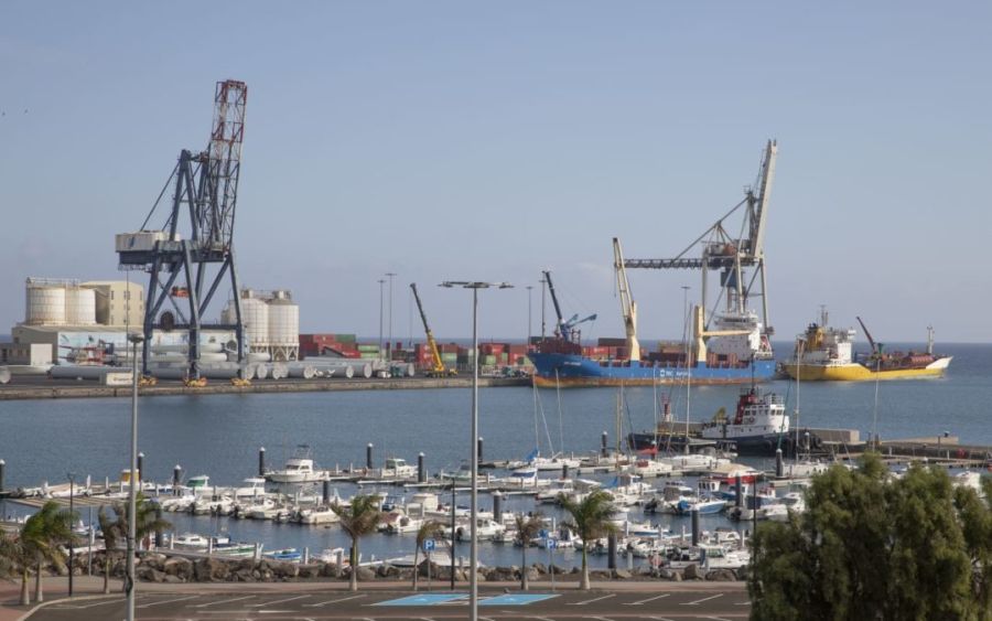 Puerto del Rosario solicita garantías para la conectividad marítima entre Canarias y la Península